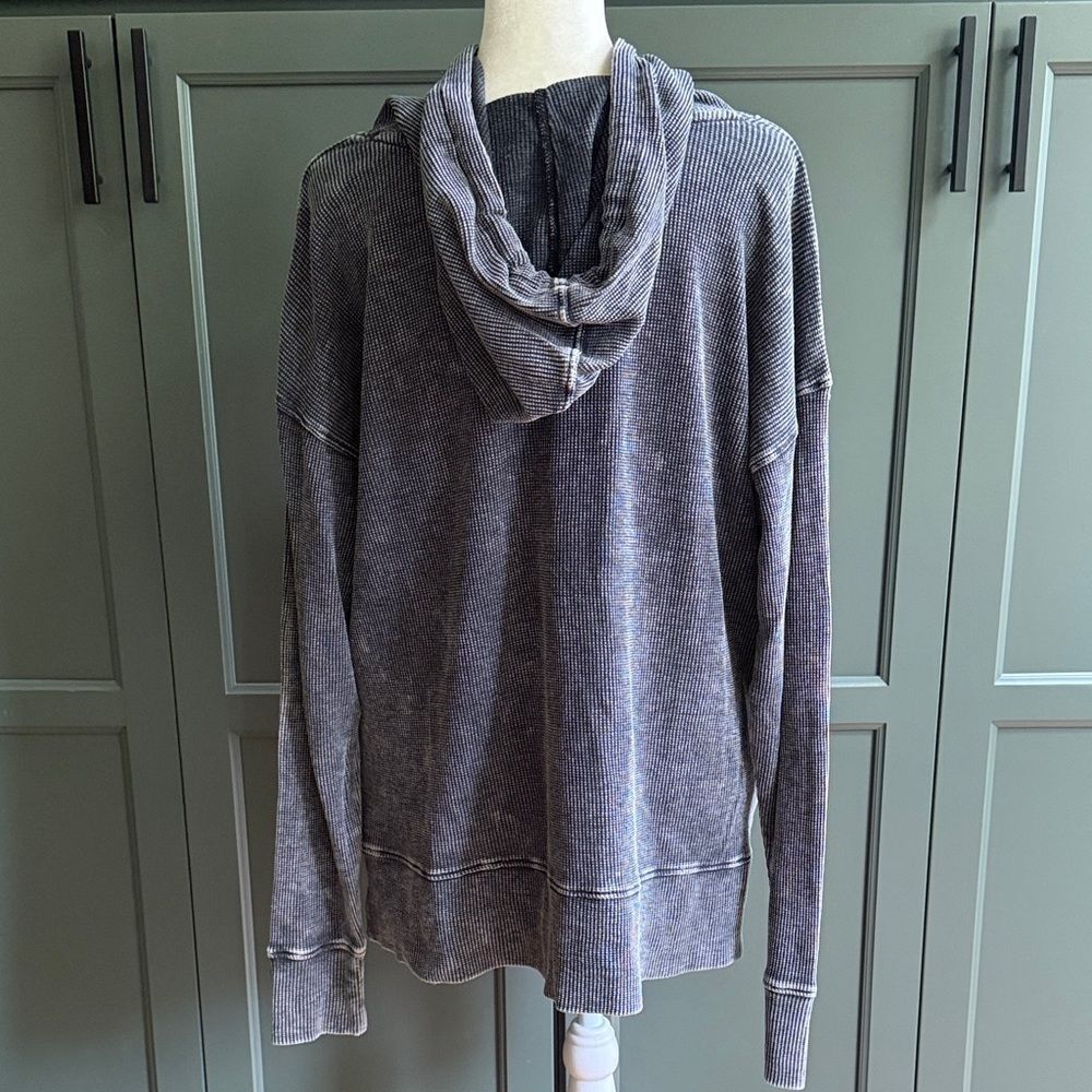 Natural Reflections Gray Hooded women’s hoodie shirt.  Size Large - Picture 3 of 6